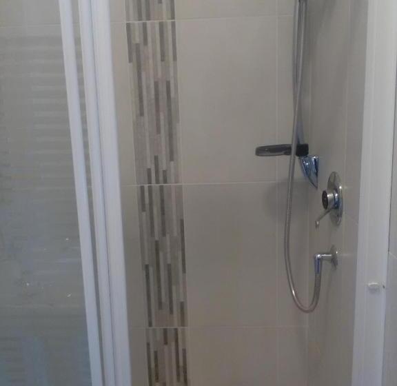 חדר משפחתי, Lisduvogue House