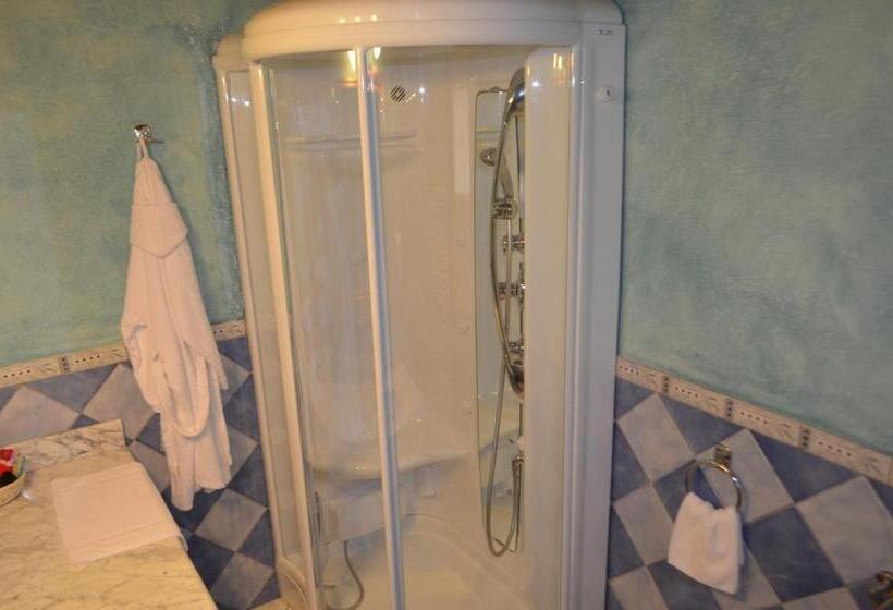 חדר דלוקס לשלושה, Agrovillage