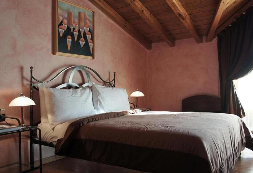 חדר דלוקס לשלושה, Agrovillage