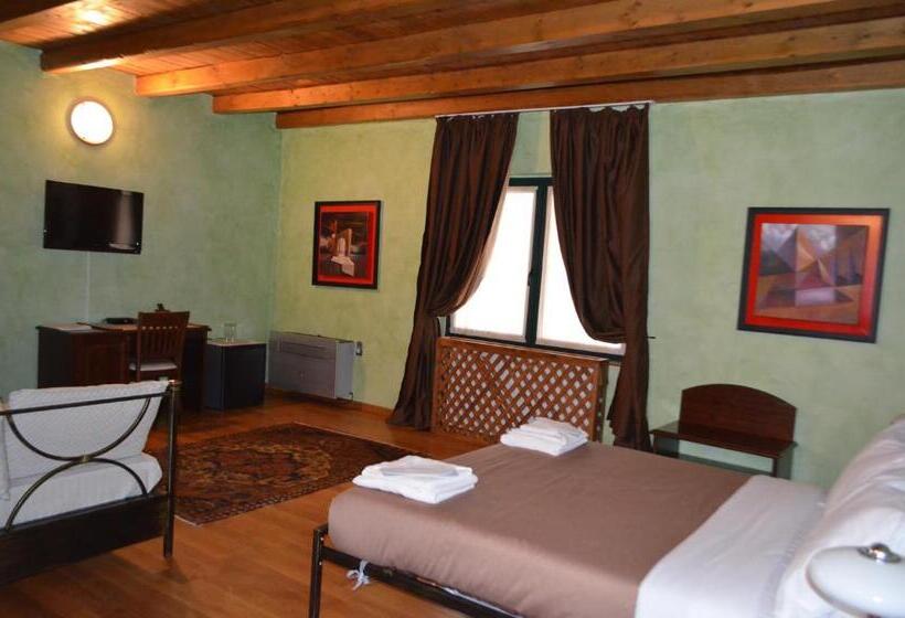 חדר דלוקס לשלושה, Agrovillage