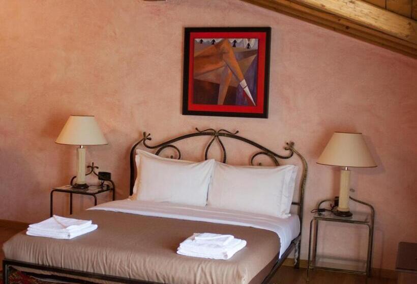 חדר דלוקס לשלושה, Agrovillage