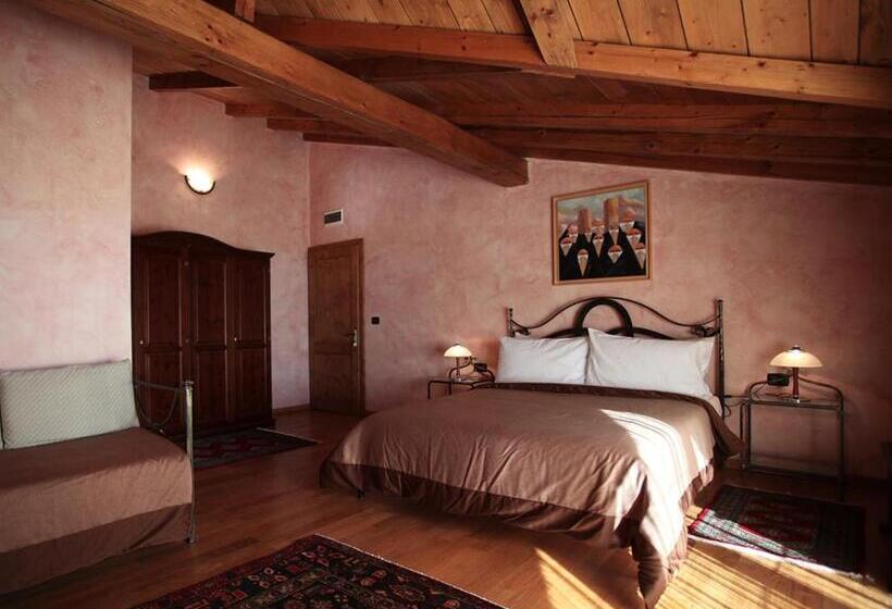 חדר דלוקס לשלושה, Agrovillage