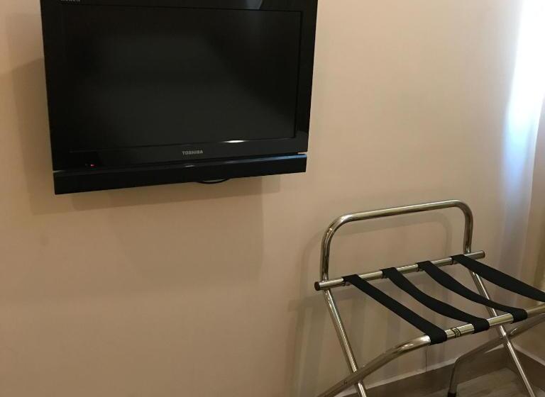 חדר סטנדרט לשלושה, Se One