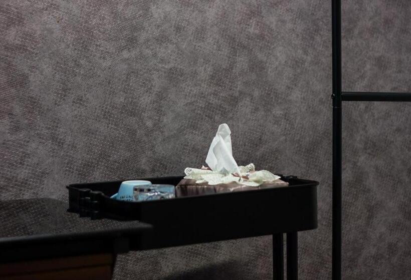 חדר אקונומי יחיד, Usm Designer Dwell