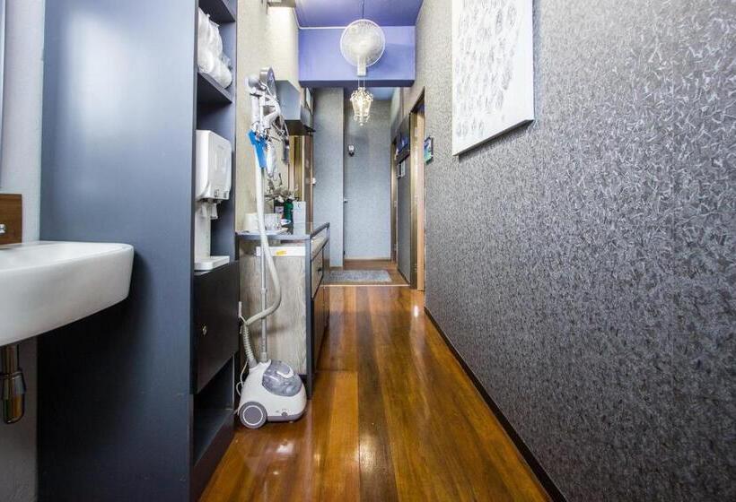 חדר אקונומי יחיד, Usm Designer Dwell