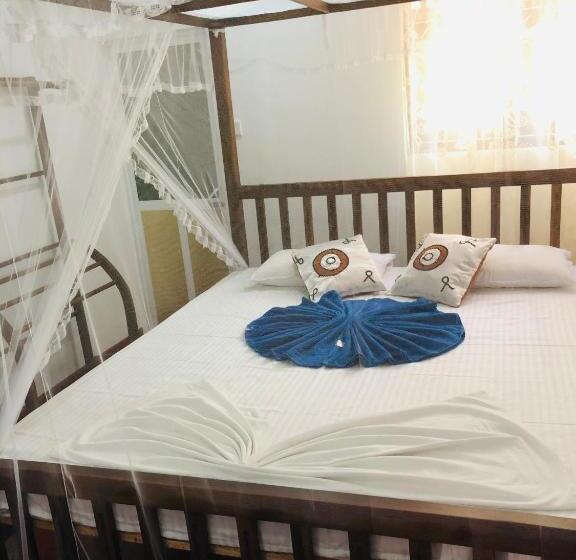 이코노미 룸, Mirissa White House