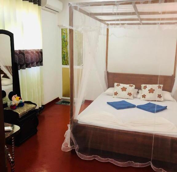 이코노미 룸, Mirissa White House