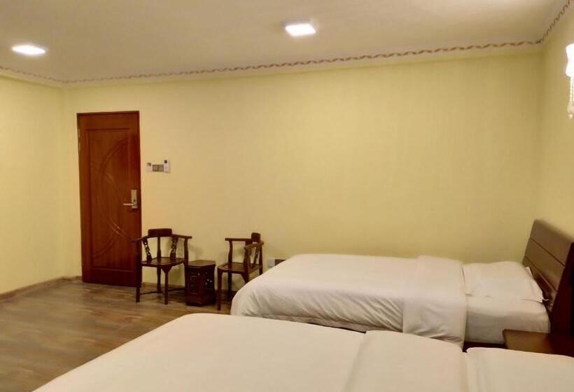 غرفة ديلوكس عائلية, Uncle Ho Motel