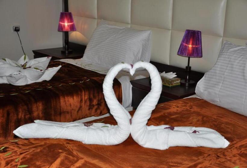 스위트, Al Bustan Crown Hotel 2