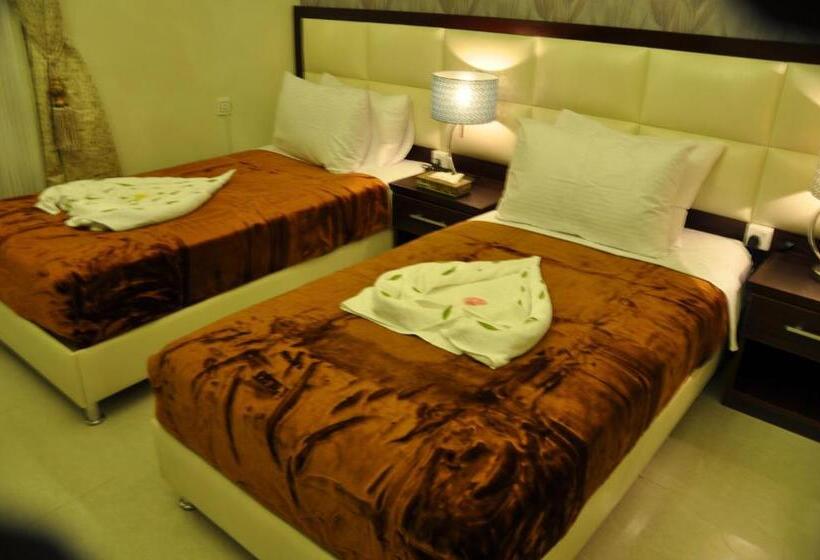 스위트 킹사이즈 침대, Al Bustan Crown Hotel 2