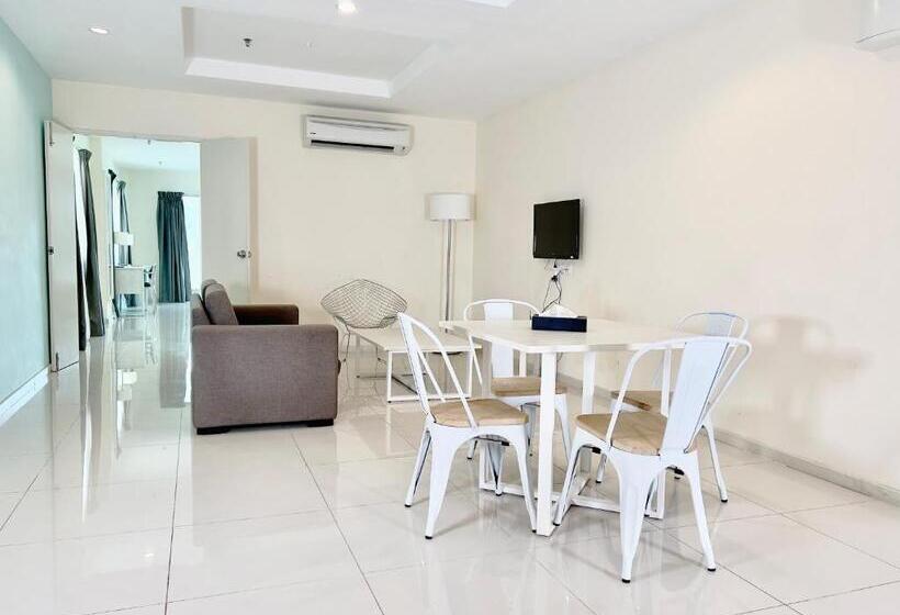 اتاق لوکس, Marina Island Pangkor Resort &