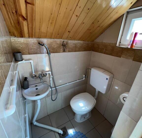 بانگلوی استاندارد, Homestay Djerkovic