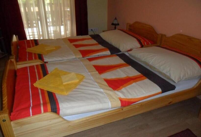 스탠다드 룸, Napkorong Fogadó és Vendégház