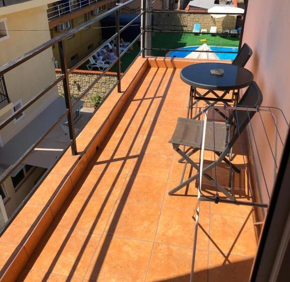 Quarto Triplo Standard com Balcão, Vila Orient 2