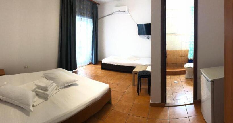 Quarto Triplo Standard com Balcão, Vila Orient 2