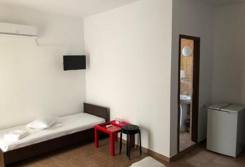 Quarto Triplo Standard com Balcão, Vila Orient 2