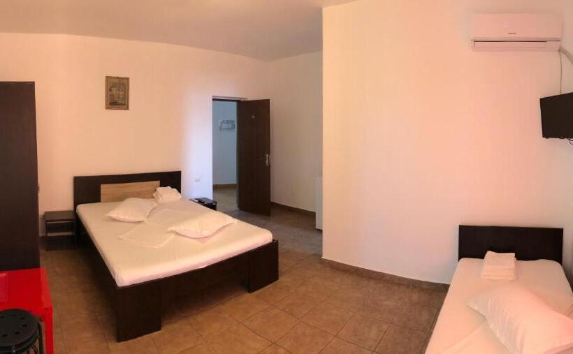 Quarto Triplo Standard com Balcão, Vila Orient 2