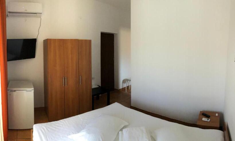 Quarto Basic, Vila Orient 2