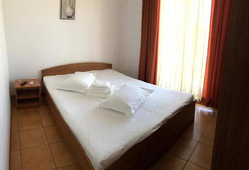 Cameră Basic, Vila Orient 2