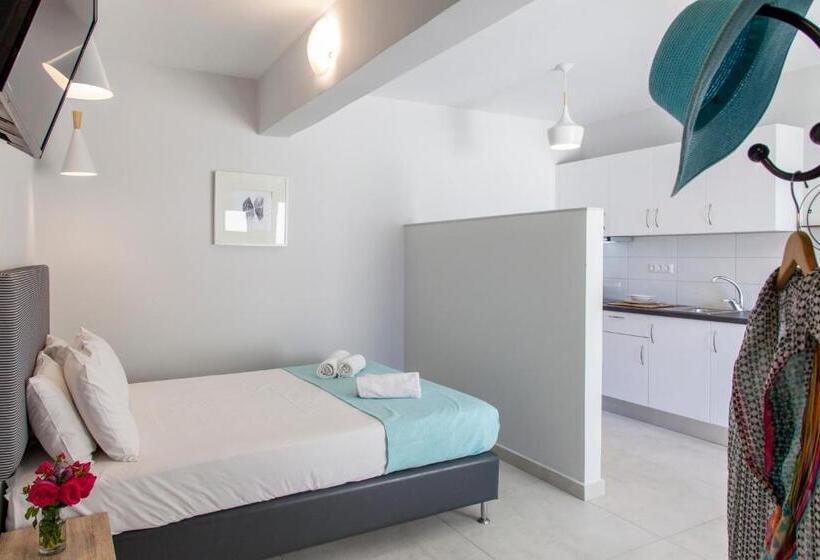 דירת חדר נוף לים, Agni Suites