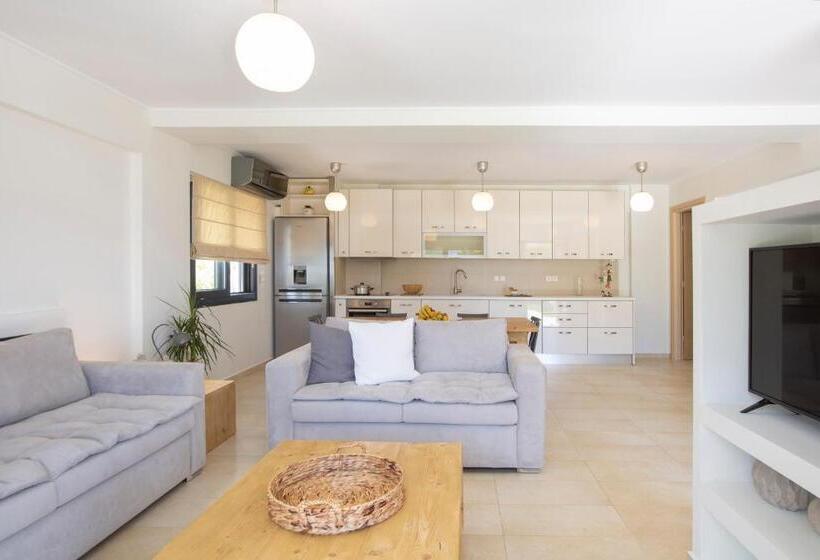 דירת שלושה חדרים, Agni Suites