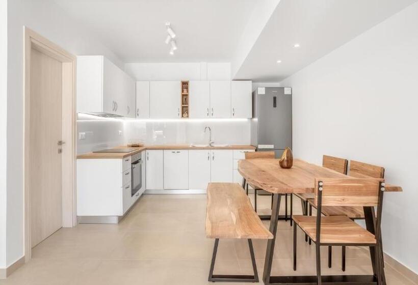 סוויטה דלוקס, Agni Suites