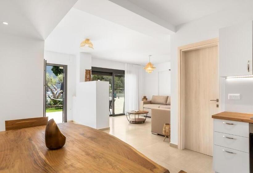 סוויטה דלוקס, Agni Suites