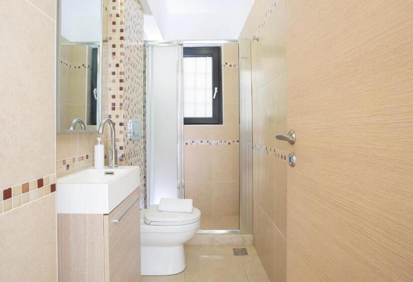 דירת שלושה חדרים, Agni Suites