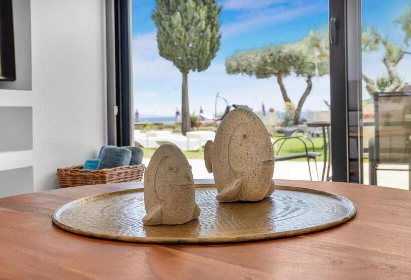 סוויטה דלוקס, Agni Suites