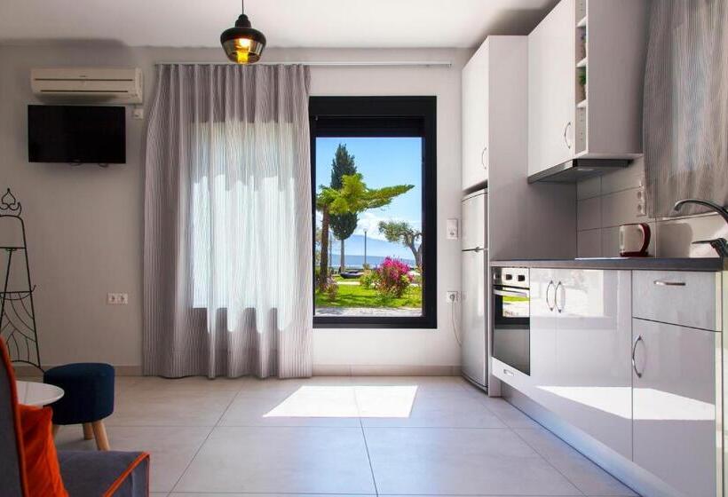 דירת חדר נוף לים, Agni Suites