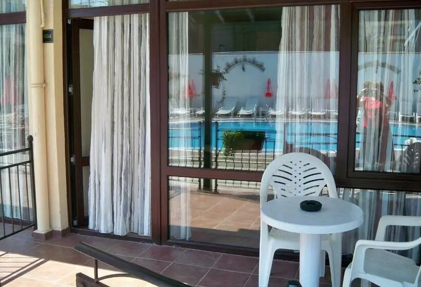 バルコニー付きスタンダードステューディオ, Apartment Tourist Complex Rose Village