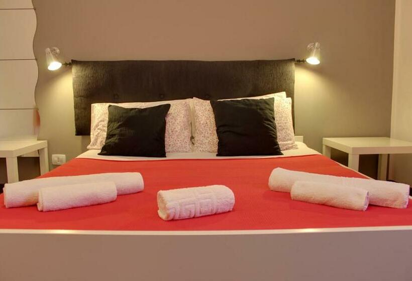 شقة غرفة واحدة, Anita & Garibaldi