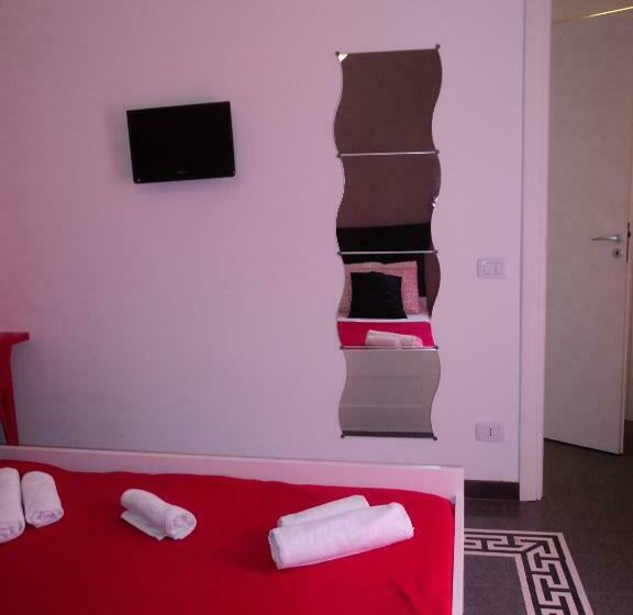 شقة غرفة واحدة, Anita & Garibaldi