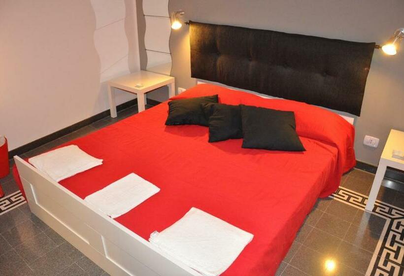 شقة غرفة واحدة, Anita & Garibaldi