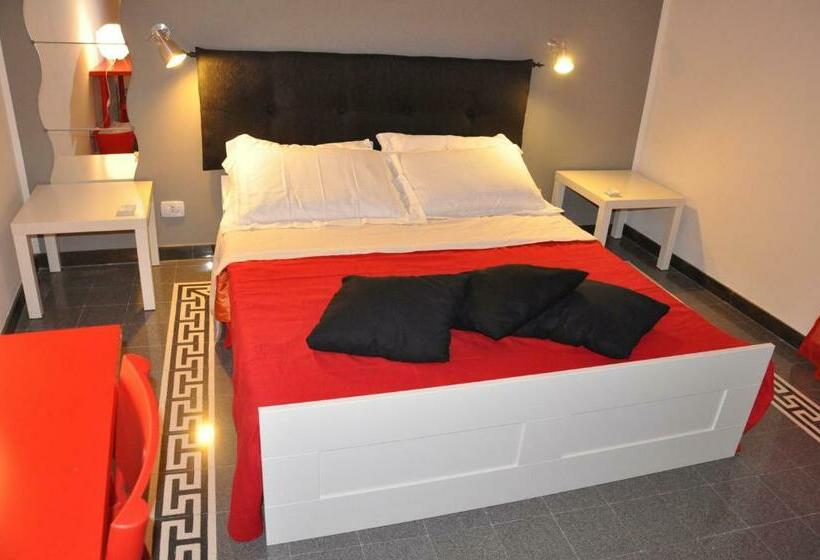 شقة غرفة واحدة, Anita & Garibaldi