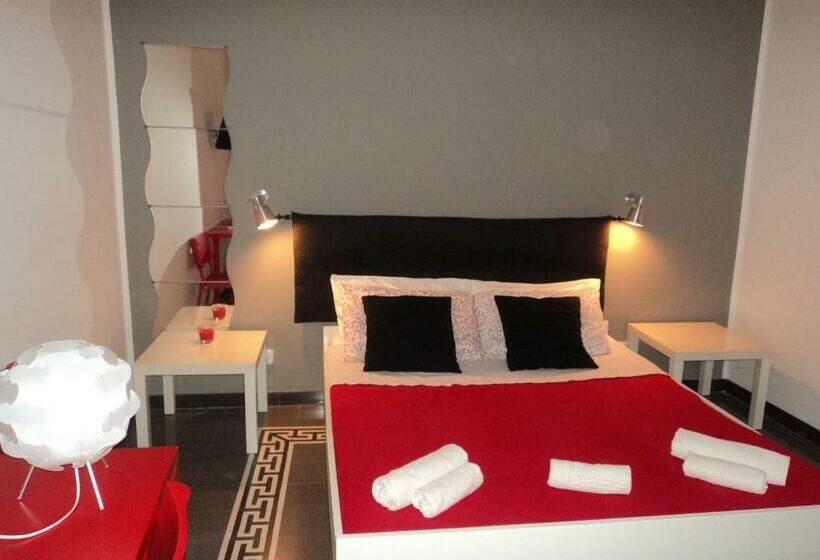 شقة غرفة واحدة, Anita & Garibaldi