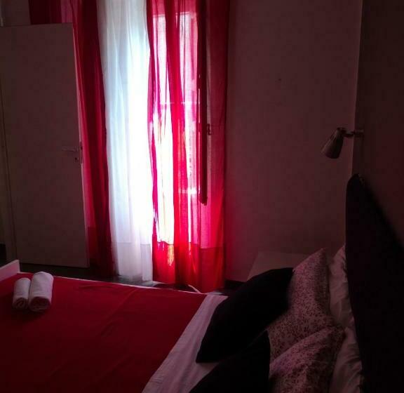 شقة غرفة واحدة, Anita & Garibaldi