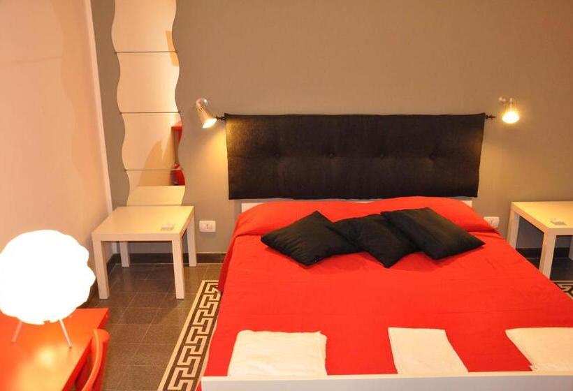 شقة غرفة واحدة, Anita & Garibaldi