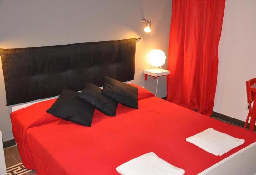 شقة غرفة واحدة, Anita & Garibaldi