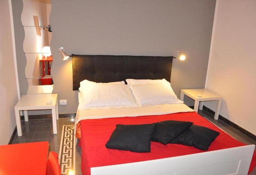 شقة غرفة واحدة, Anita & Garibaldi