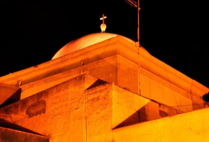 شقة غرفة واحدة, Anita & Garibaldi