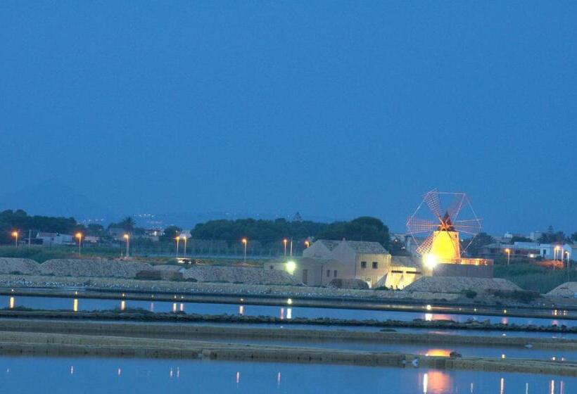 شقة غرفة واحدة, Anita & Garibaldi