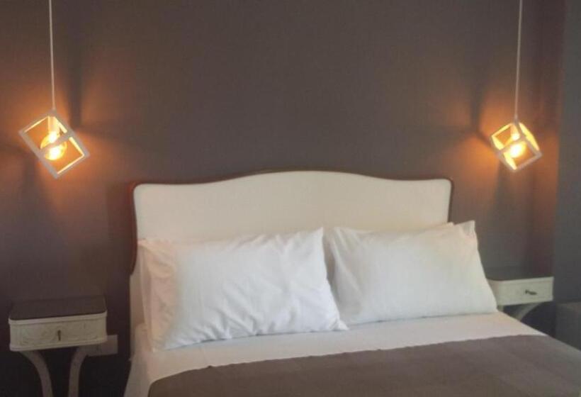 غرفة قياسية, Anita & Garibaldi