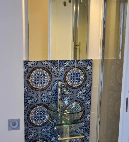 اتاق استاندارد, Anita & Garibaldi