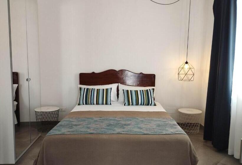 غرفة قياسية, Anita & Garibaldi