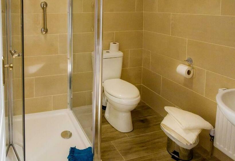 패밀리 룸, Jacob S Well