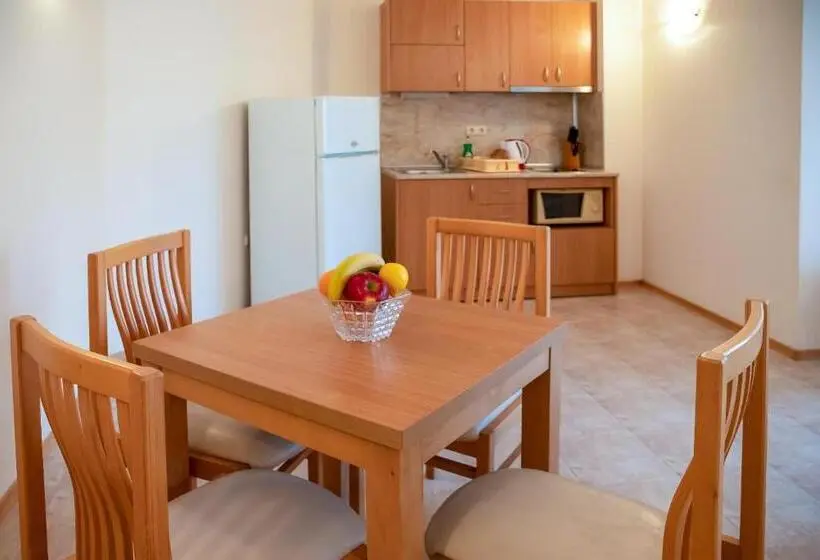 バルコニー付き１ベッドルームアパートメント, Apartment Tourist Complex Rose Village
