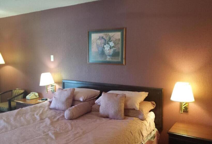 غرفة قياسية سرير كينج, First Western Inn   Fairmont City