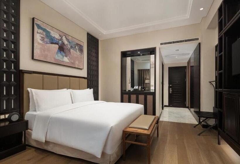 带大床的标准间, Doubletree By Hilton Shanghai Hongqiao
