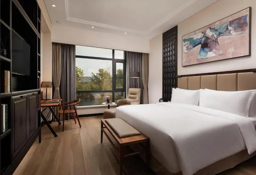 キングサイズベッドのスタンダードルーム, Doubletree By Hilton Shanghai Hongqiao